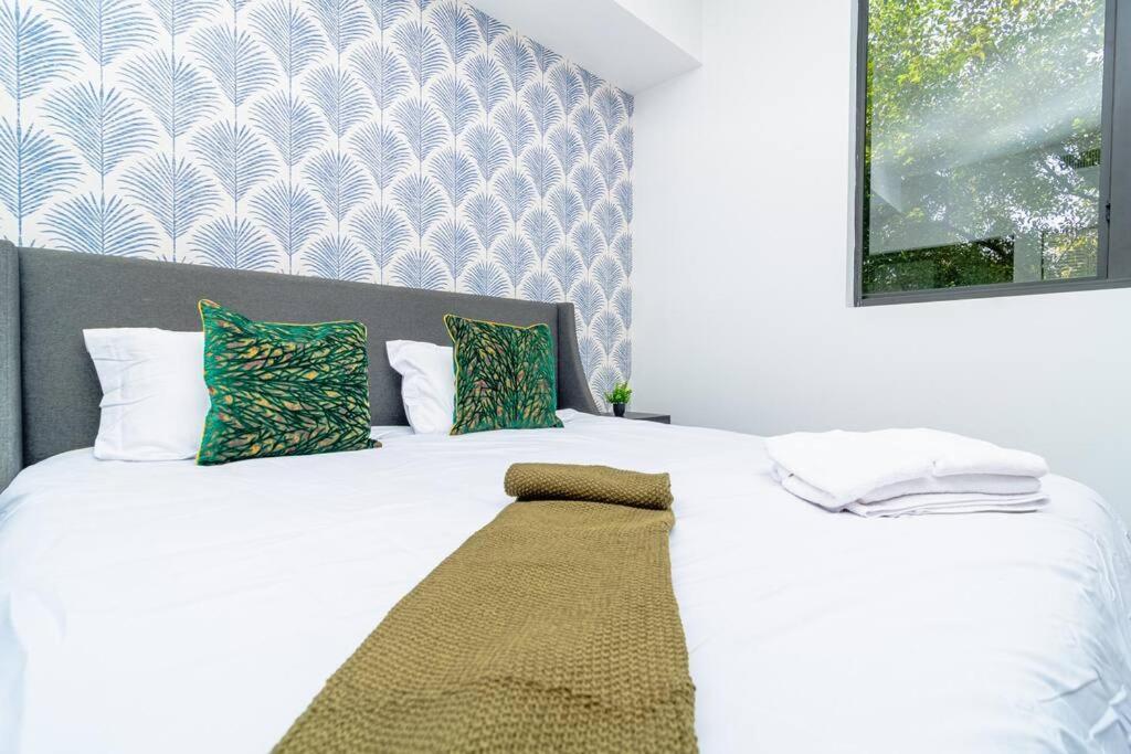 King Bed Brand New Oasis Minutes To Brickell Apartment