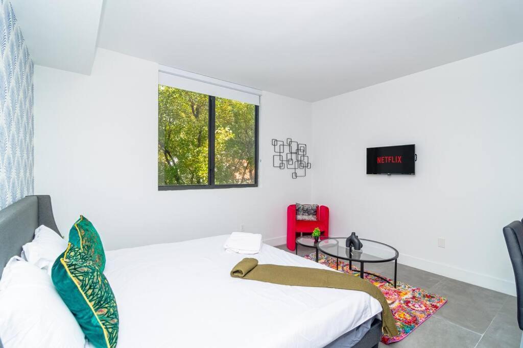 King Bed Brand New Oasis Minutes To Brickell Apartment *