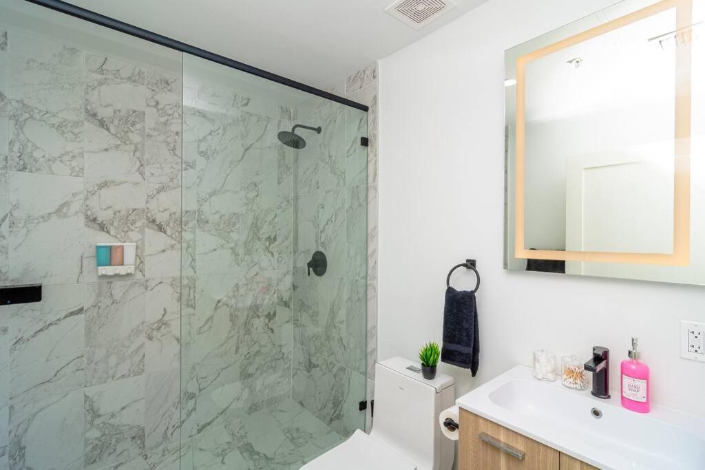 King Bed Brand New Oasis Minutes To Brickell Miami
