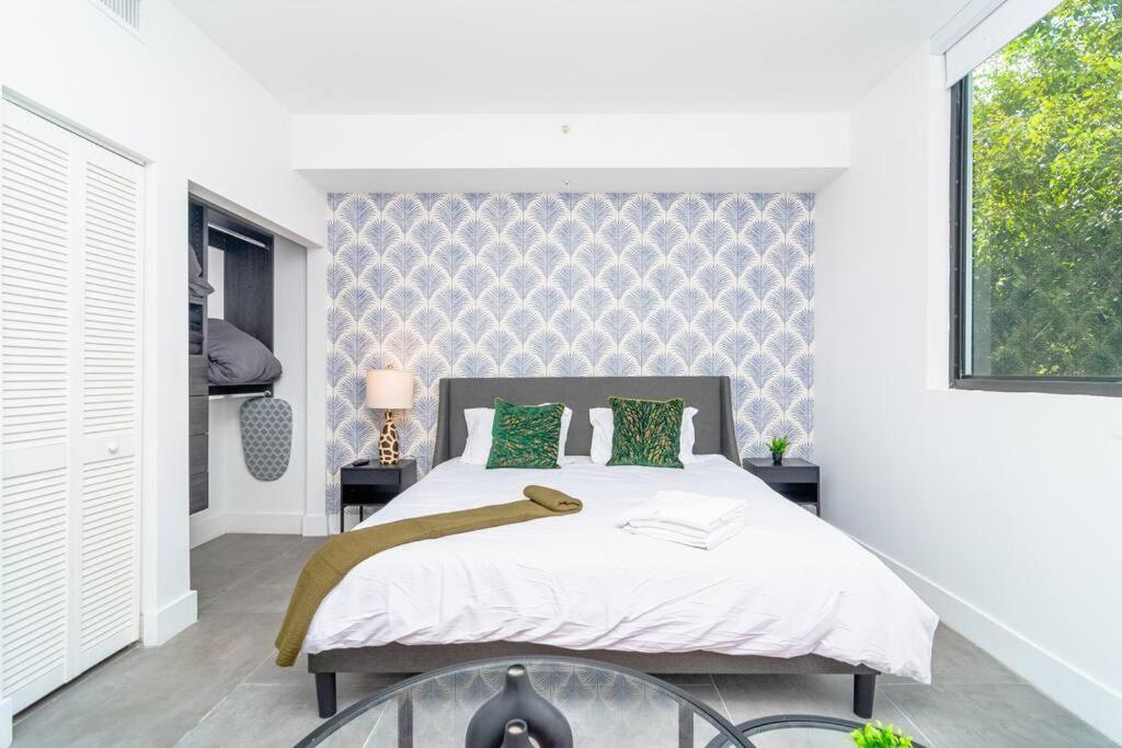 King Bed Brand New Oasis Minutes To Brickell Miami