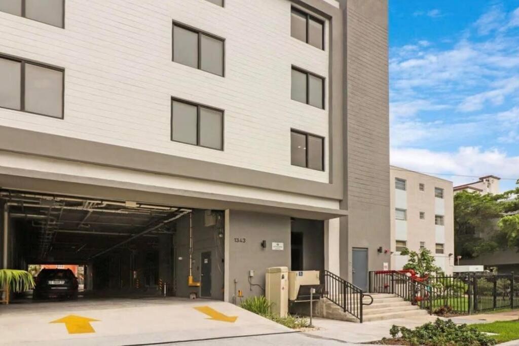 King Bed Brand New Oasis Minutes To Brickell Apartment